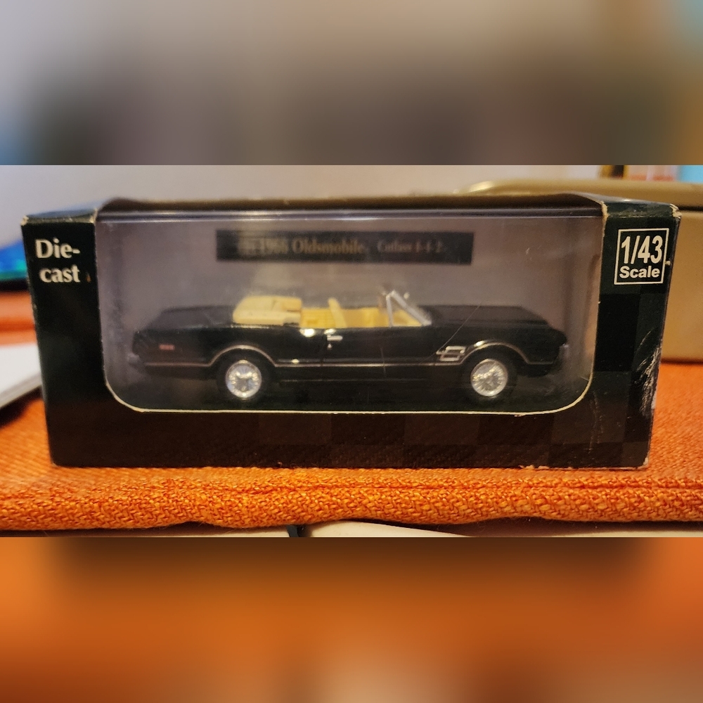 New Ray diecast 1966 Oldsmobile Cutlass 4-4-2 Convertible 2001 BENIFITS CHARITY
